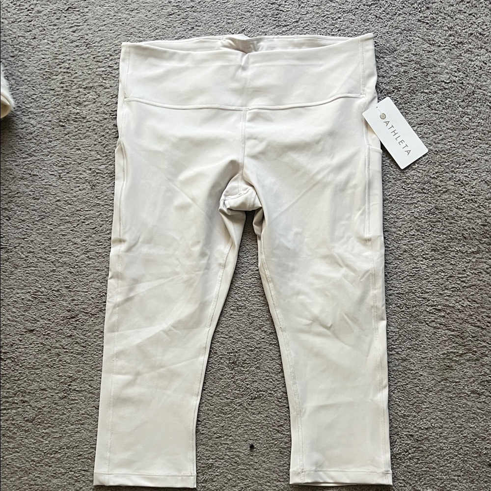 Athleta Women's Cream Capris. New with tags. Never worn